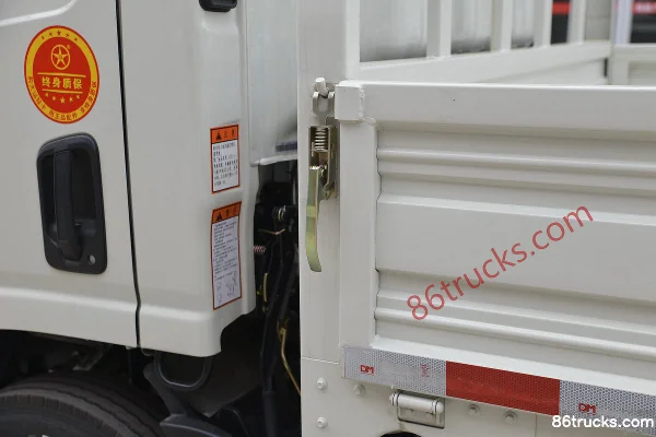 Dayun New Aopuli 116 hp 4X2(6 wheels) 4.05m Single Row Flatbed Light Truck Body (1) | 86Trucks