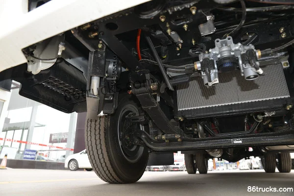 Dayun New Aopuli 137hp 4X2(6 wheels) 4.18m Single Row Van Light Truck Chassis (2) | 86Trucks