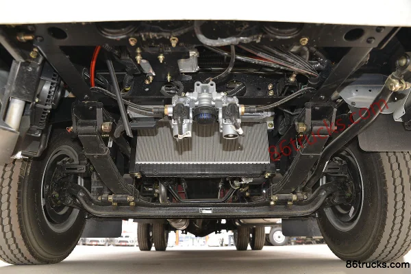 Dayun New Aopuli 137hp 4X2(6 wheels) 4.18m Single Row Van Light Truck Chassis (1) | 86Trucks