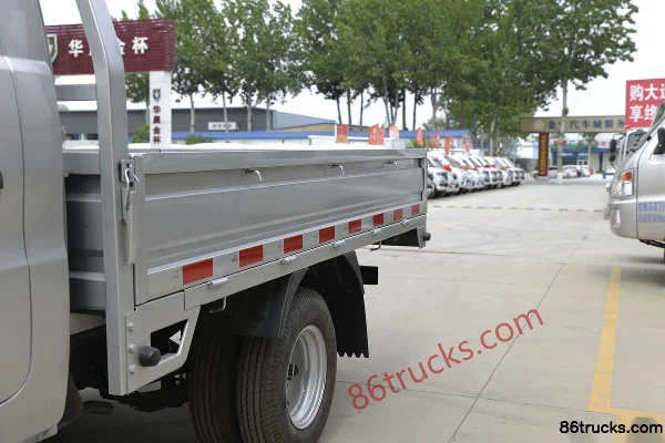 Beiqi Black Leopard Xingyun G6 1.5L 116hp 4X2(6 wheels) Gasoline 3.06m Single Row Stake Light Truck (China VI) Body (1) | 86Trucks
