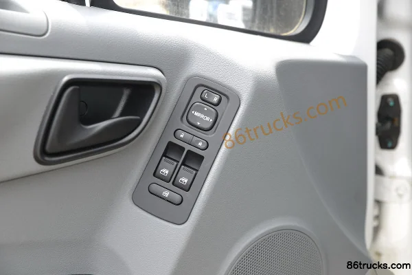 Foton Commercial Vehicle Tuyano E5 2019 Model 110hp 2.8T Diesel 3-Seat Short Wheelbase Enclosed Van Cab (3) | 86Trucks