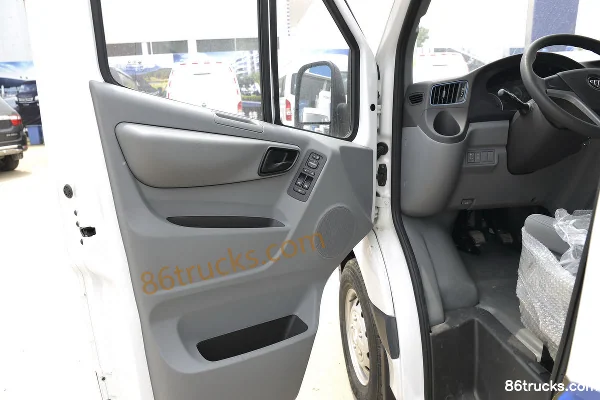 Foton Commercial Vehicle Tuyano E5 2019 Model 110hp 2.8T Diesel 3-Seat Short Wheelbase Enclosed Van Cab (1) | 86Trucks