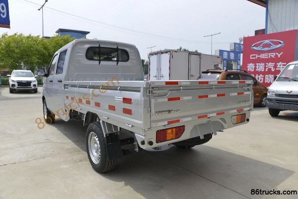 Wuling Rongguang Xinka 1.5L 99 hp 4X2(6 wheels) Gasoline 2.45m Double Row Stake Micro Truck Body (3) | 86Trucks