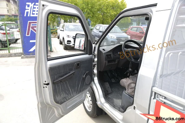 Wuling Rongguang Mini Truck 1.5L 99 hp 4X2(6 wheels) Gasoline 2.71m single-row flatbed mini truck Cab (1) | 86Trucks