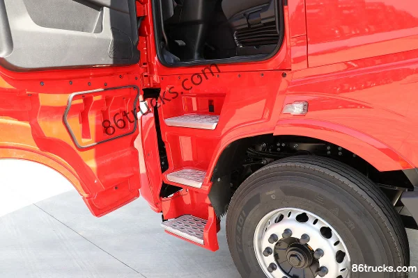 Sinotruk Weilong HV5 poids lourd 460 ch 6X4(10 roues) tracteur routier LNG (China VI) (pare-chocs surélevé) Cabine (2) | 86Trucks