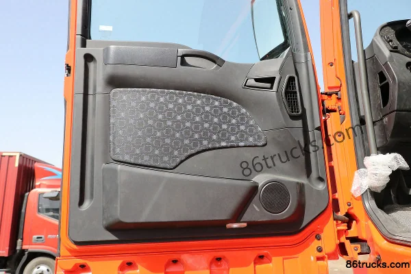 Sinotruk Sitrak G7 Heavy Truck 440 hp 6X4(10 wheels) Tractor Truck (16-speed) Cab (2) | 86Trucks