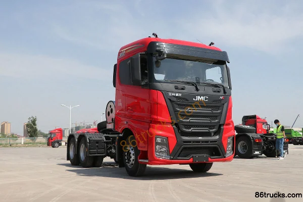 Sinotruk Weilong HV5 Heavy Truck 460 hp 6X4(10 wheels) LNG Tractor Truck (China VI, Low Bumper) Exterior
