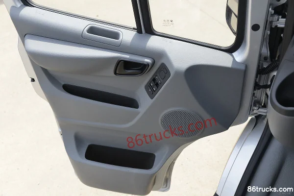 Foton Tuyano E 2019 110 ch 2.5T diesel empattement long 7 places fourgonnette Cabine (1) | 86Trucks