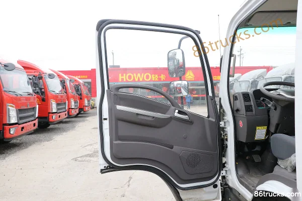 Hyundai Commercial Vehicle Hongtu 200 88hp 4X2(6 wheels) 3.7m single-row stake light truck Cab (1) | 86Trucks