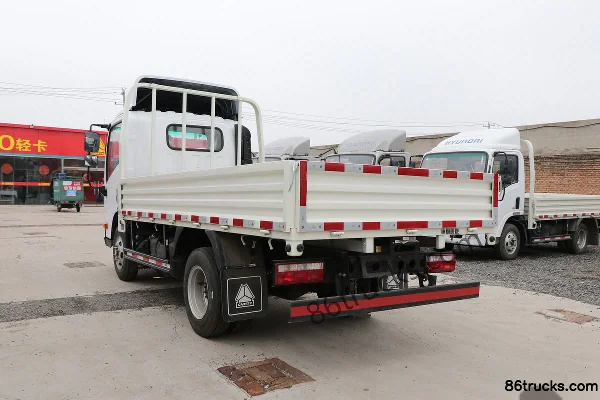 Hyundai Commercial Vehicle Hongtu 200 88hp 4X2(6 wheels) 3.7m single-row stake light truck Body (2) | 86Trucks