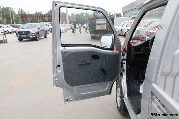 Wuling Zhiguang 1.2L 82hp 4X2(6 wheels) Gasoline 2.501m Single Row Small Truck Cab (1) | 86Trucks