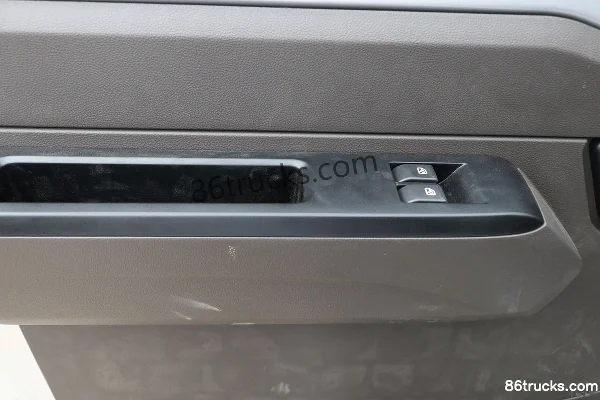 Wuling Rongguang New Card Basic 1.5L 107hp 4X2(6 wheels) Gasoline 2.45m Double Row Flatbed Micro Truck Cab (3) | 86Trucks