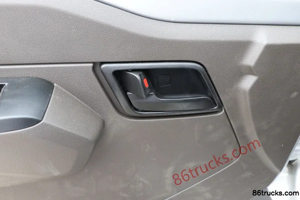 Wuling Rongguang New Card Basic 1.5L 107hp 4X2(6 wheels) Gasoline 2.45m Double Row Flatbed Micro Truck Cab (2) | 86Trucks