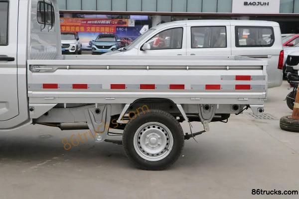 Wuling Rongguang New Card Basic 1.5L 107hp 4X2(6 wheels) Gasoline 2.45m Double Row Flatbed Micro Truck Body (1) | 86Trucks