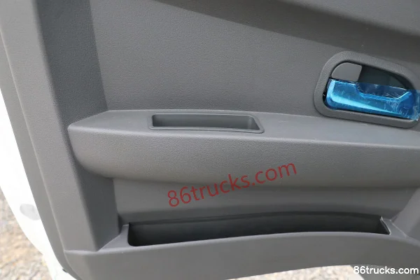 Tangjun Ouling Xiaobaoma PLUS 1.9L 102 ch 4X2(6 roues) camion plateau micro 3,48 m Cabine (3) | 86Trucks