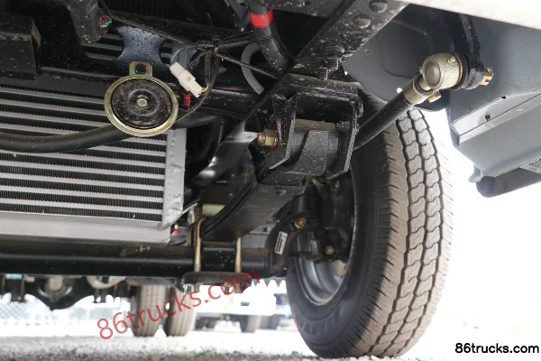 Tangjun Ouling Xiaobaoma PLUS 1.9L 102 ch 4X2(6 roues) camion plateau micro 3,48 m Châssis (3) | 86Trucks