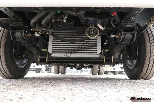 Tangjun Ouling Xiaobaoma PLUS 1.9L 102 ch 4X2(6 roues) camion plateau micro 3,48 m Châssis (1) | 86Trucks