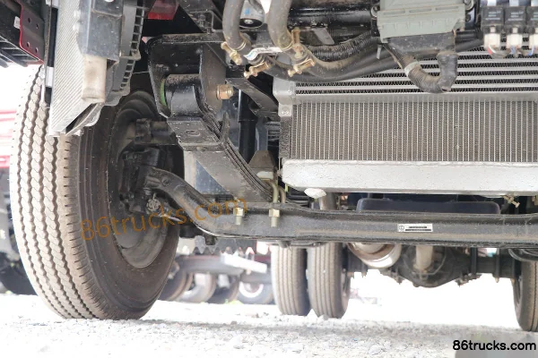 Tangjun Ouling K1 Series 110hp 4X2(6 wheels) 4.15m Single Row Flatbed Light Truck Chassis (2) | 86Trucks