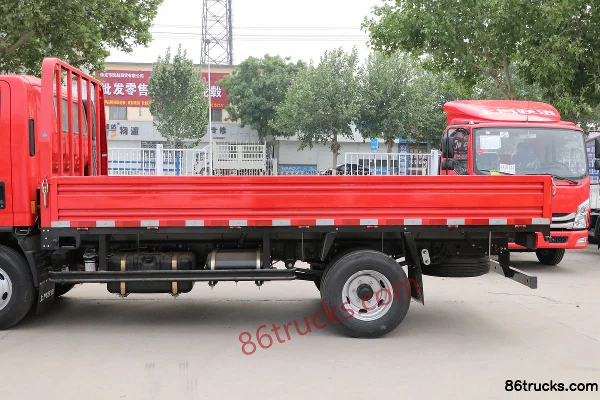 Yuejin Chaoyue C300-33 120 hp 4X2(6 wheels) 4.2m Single Row Flatbed Light Truck Body (1) | 86Trucks