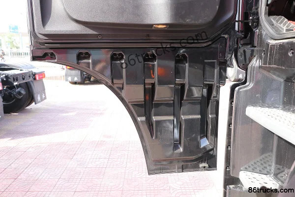 FAW Jiefang Qingdao JH6 heavy truck 460hp 6X4(10 wheels) dual-fuel tractor truck (China VI) Cab (3) | 86Trucks