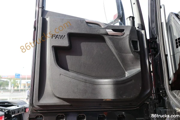 FAW Jiefang Qingdao JH6 heavy truck 460hp 6X4(10 wheels) dual-fuel tractor truck (China VI) Cab (2) | 86Trucks