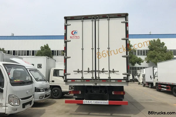 FAW Jiefang J6P 350 ch 8X4(12 roues) camion frigorifique 9,6 m (marque Chengliwei) Extérieur (2) | 86Trucks