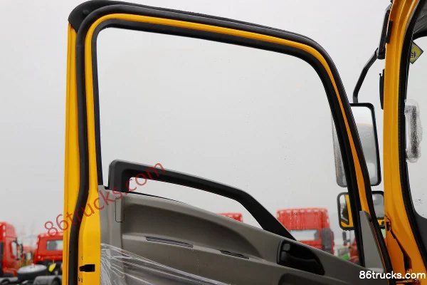 Dongfeng D912 140 ch 4X2(6 roues) grue mobile (marque XCMG) Cabine (2) | 86Trucks