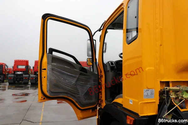 Dongfeng D912 140 ch 4X2(6 roues) grue mobile (marque XCMG) Cabine (1) | 86Trucks
