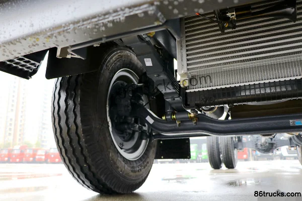 Dongfeng D912 140 ch 4X2(6 roues) grue mobile (marque XCMG) Châssis (2) | 86Trucks