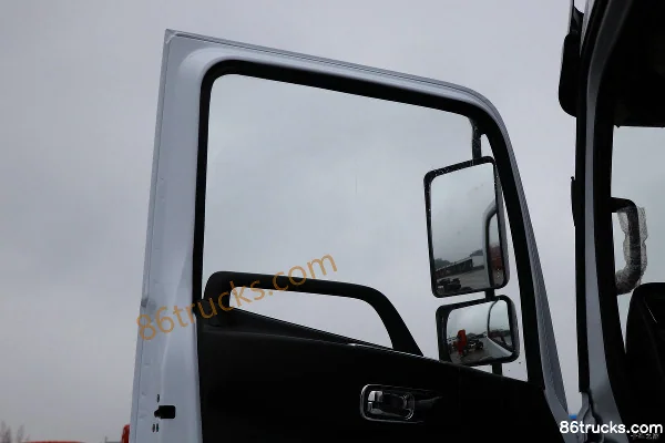Dongfeng F5 150hp 4X2(6 wheels) green sprinkler truck (Chengliwei brand) Cab (2) | 86Trucks