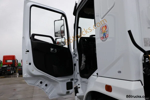 Dongfeng F5 150hp 4X2(6 wheels) green sprinkler truck (Chengliwei brand) Cab (1) | 86Trucks
