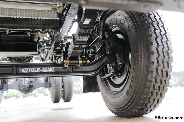 Dongfeng F5 150hp 4X2(6 wheels) green sprinkler truck (Chengliwei brand) Chassis (3) | 86Trucks