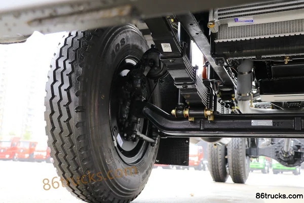 Dongfeng F5 150hp 4X2(6 wheels) green sprinkler truck (Chengliwei brand) Chassis (2) | 86Trucks