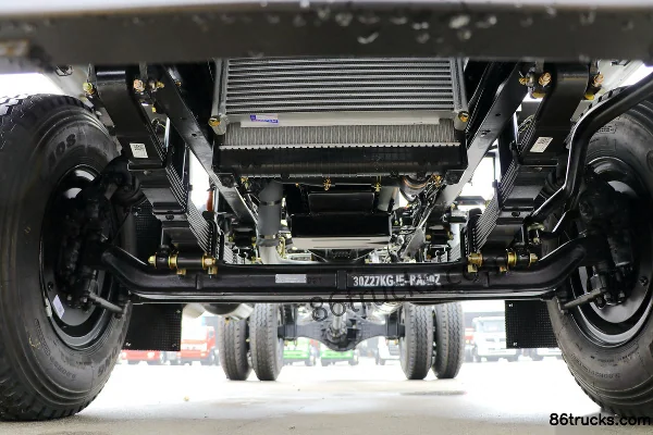 Dongfeng F5 150hp 4X2(6 wheels) green sprinkler truck (Chengliwei brand) Chassis (1) | 86Trucks