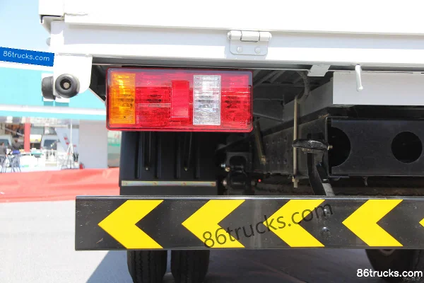 Jinbei Lingchi 95 ch 4X2(6 roues) camion plateau léger cabine simple 4,25 m Châssis (2) | 86Trucks