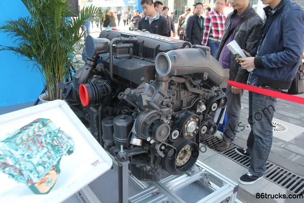 PACCAR MX265 360 hp 13L Diesel Engine Exterior
