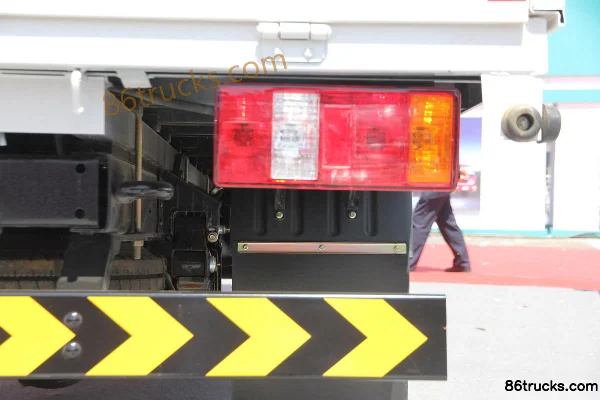 Jinbei Lingqi 78 ch 4X2(6 roues) camion léger plateau cabine simple 3,3 m Châssis (3) | 86Trucks