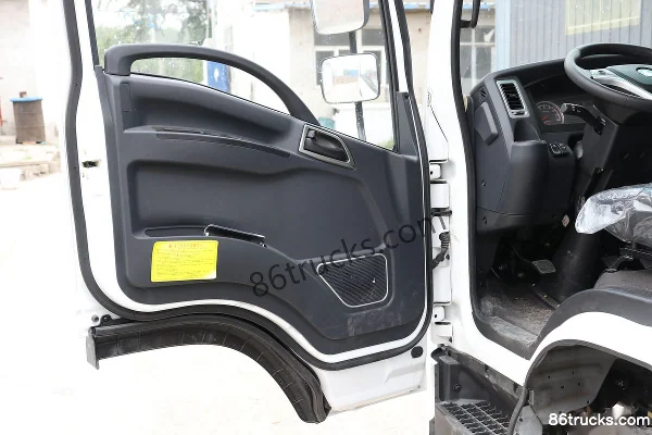 SHACMAN Commercial Vehicle Xuande X9 143 hp 4X2(6 wheels) 4.15m single-row flatbed light truck Cab (3) | 86Trucks