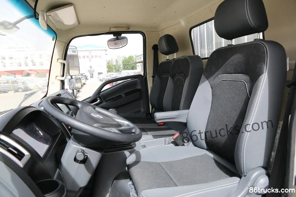 SHACMAN Light Truck Delong K3000 Comfort Edition 130hp 4X2(6 wheels) 3.85m Single Row Sleeper Van Light Truck Cab (3) | 86Trucks