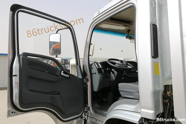 SHACMAN Light Truck Delong K3000 Comfort Edition 130hp 4X2(6 wheels) 3.85m Single Row Sleeper Van Light Truck Cab (1) | 86Trucks