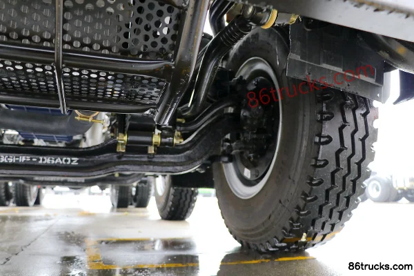 Dongfeng T5 300 hp 8X4(12 wheels) 5.6m Dump Truck Chassis (3) | 86Trucks