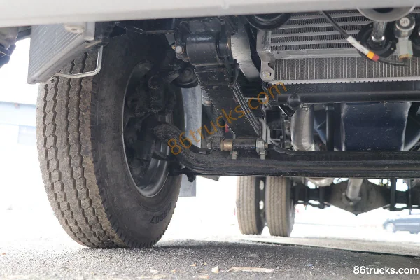 SHACMAN Light Truck Delong K3000 160 hp 4X2(6 wheels) 4.18m Single-Row Van Light Truck Chassis (2) | 86Trucks