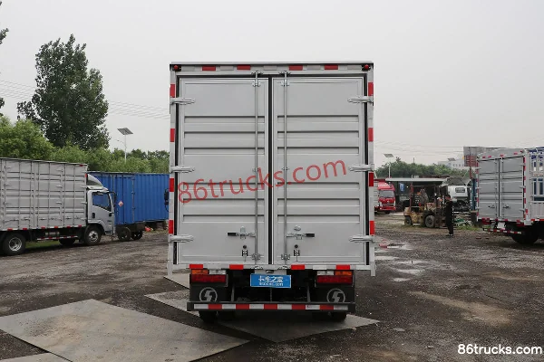SHACMAN Light Truck Delong K3000 160 hp 4X2(6 wheels) 4.18m Single-Row Van Light Truck Body (3) | 86Trucks