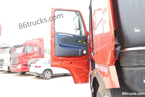 Sinotruk HOWO T7H Heavy Truck 440 hp 6X4(10 wheels) Hazardous Materials Tractor Truck (Sinotruk 16-speed Aluminum Housing) Cab (2) | 86Truck