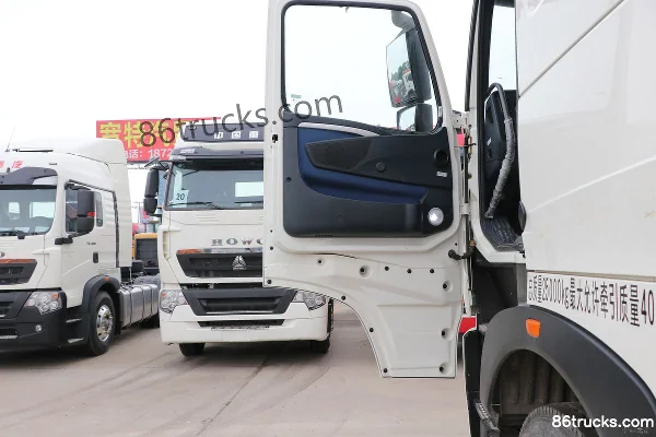 Sinotruk HOWO T7H heavy truck 440 hp 6X4(10 wheels) LNG tractor truck (with hydraulic retarder) (China VI) Cab (1) | 86Trucks