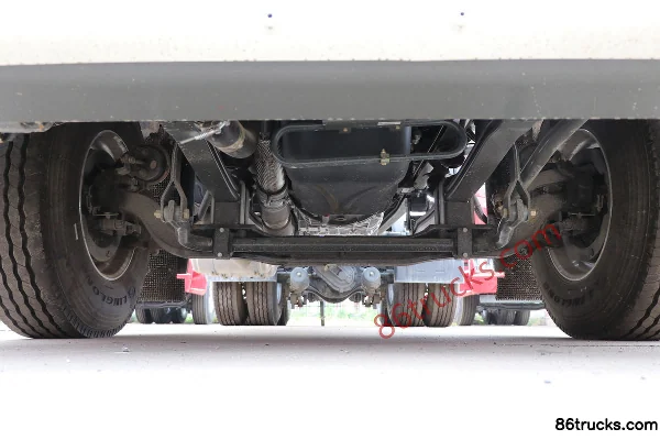 Sinotruk HOWO T7H heavy truck 440 hp 6X4(10 wheels) LNG tractor truck (with hydraulic retarder) (China VI) Chassis (1) | 86Trucks