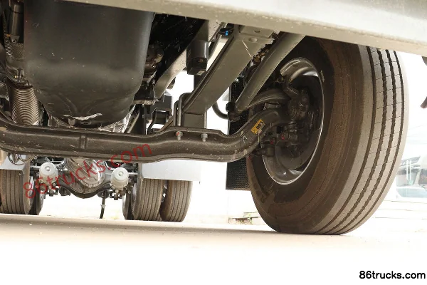 Sinotruk HOWO N7G heavy truck 440 hp 6X4(10 wheels) tractor truck Chassis (3) | 86Trucks