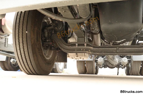 Sinotruk HOWO N7G heavy truck 440 hp 6X4(10 wheels) tractor truck Chassis (2) | 86Trucks