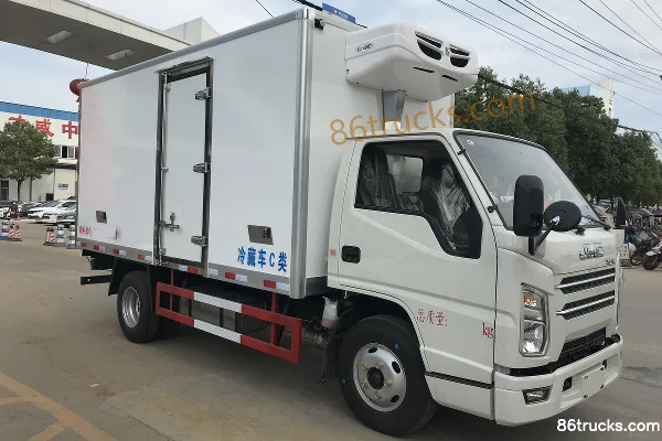 JMC Shunda Narrow Body 129hp 4X2(6 wheels) 4.15m Refrigerated Truck (Chengliwei Brand) Exterior (3) | 86Trucks
