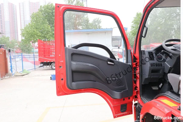 Yuejin Fuyun X500-33 143hp 4X2(6 wheels) 4.2m Single Row Van Light Truck Cab (1) | 86Trucks